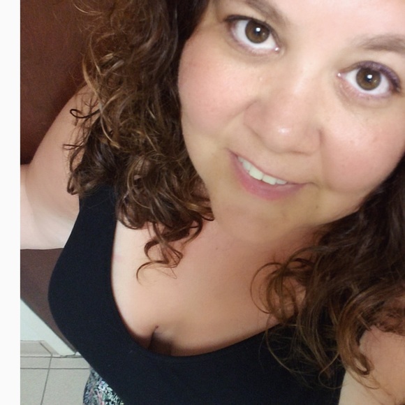 Meet your Posher, Lisa - Picture 1 of 1